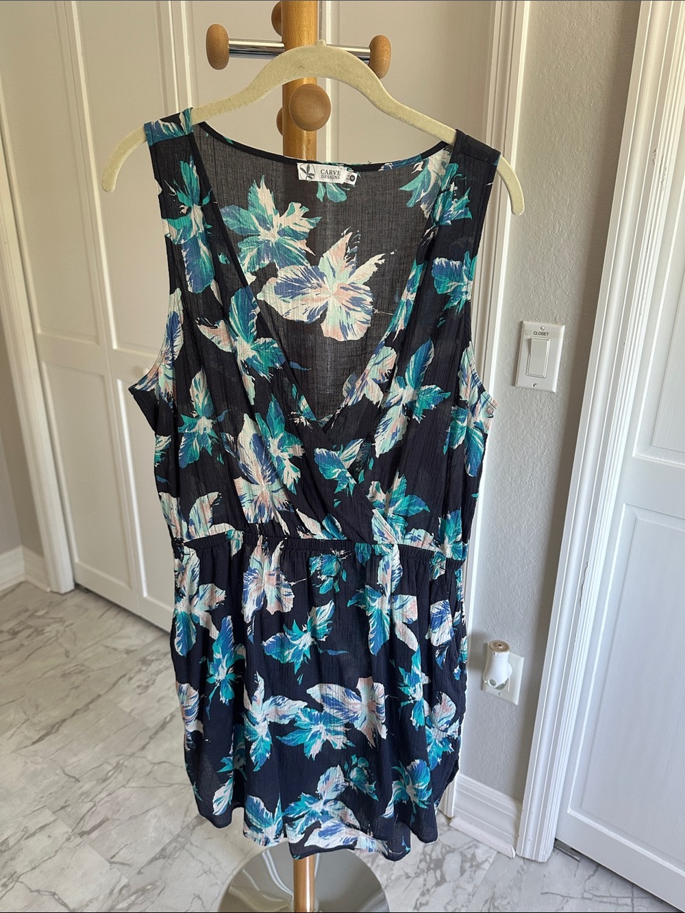 Carve Designs 100% organic cotton Navy stargazer floral print cover up medium
